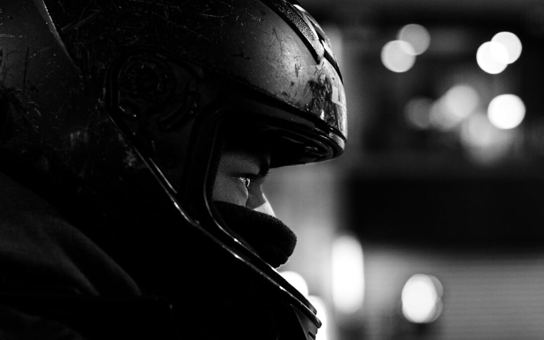 Capacete aberto para moto vale o investimento? Prós e contras explicados