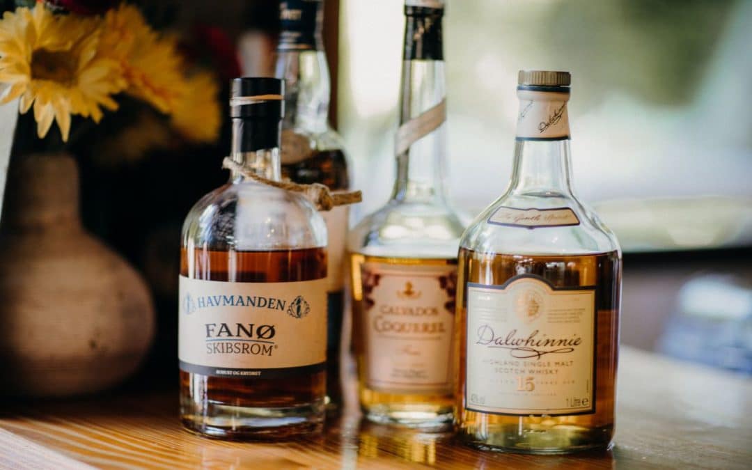 6 dicas para completar o bar em casa com os rótulos certos